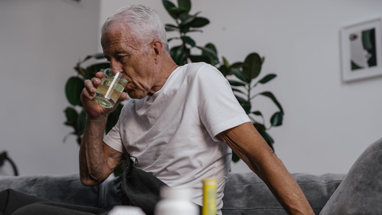 Pocos lo saben: esto es lo que sucede si tomas caña con ruda a diario